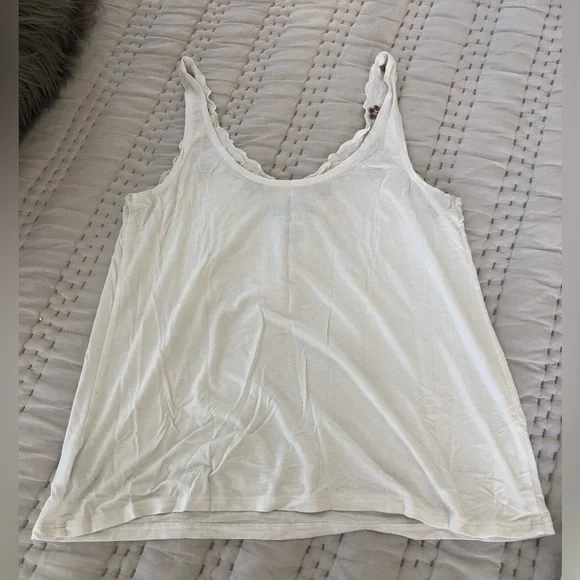 American Eagle Soft & Sexy White Tank Top with Floral Embroidery - Picture 3 of 5